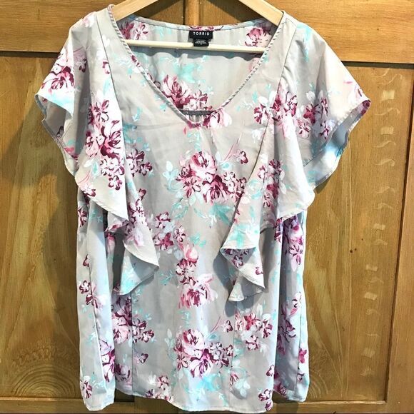 Torrid grey flutter sleeve blouse    size 0 - Picture 2 of 6